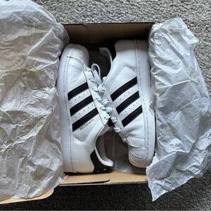 adidas Superstar Original White/Black Three Stripes Sneakers Size 6Y/7.5W